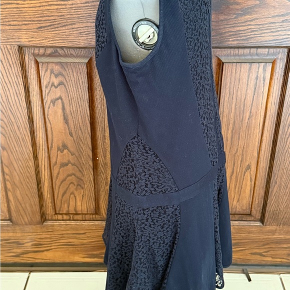 Elegant Blue Lace Dress - Picture 2 of 5